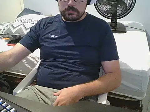 Snapshot of SuyNey chatting on 02.08.26 SuyNey online show from 02.08.26