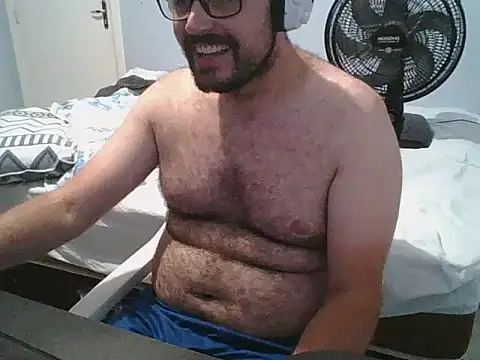 Snapshot of SuyNey chatting on 03.29.26 SuyNey online show from 03.29.26