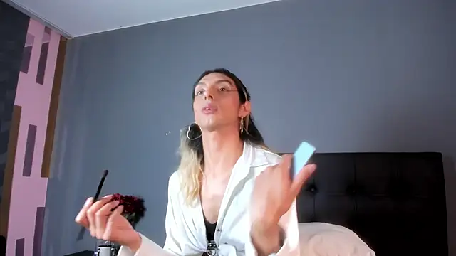 Snapshot of Victoria_Badgal_ chatting on 11.19.25 Victoria Badgal online show from 11.19.25