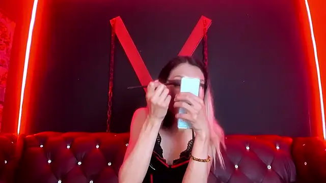 Snapshot of Victoria_Badgal_ chatting on 11.21.25 Victoria Badgal online show from 11.21.25