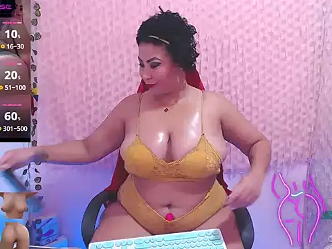 Snapshot of mature_beautifull chatting on 11.13.25 mature beautifull online show from 11.13.25