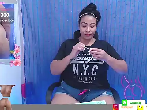 Snapshot of mature_beautifull chatting on 05.15.26 mature beautifull online show from 05.15.26