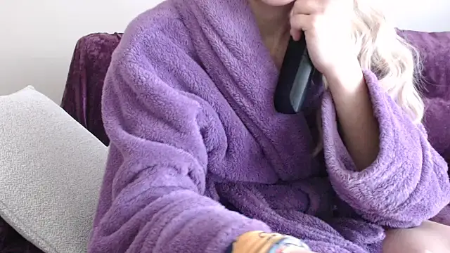 Snapshot of Galadriel chatting on 03.09.25 Galadriel online show from 03.09.25