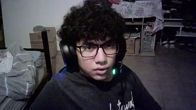 Snapshot of Emv2 chatting on 03.10.26 Emv2 online show from 03.10.26