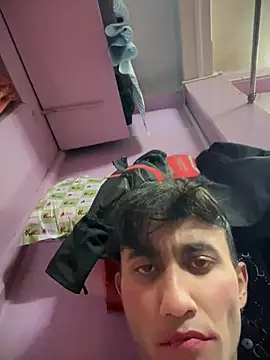 Snapshot of Sexyslimguyy chatting on 01.19.25 Sexyslimguyy online show from 01.19.25