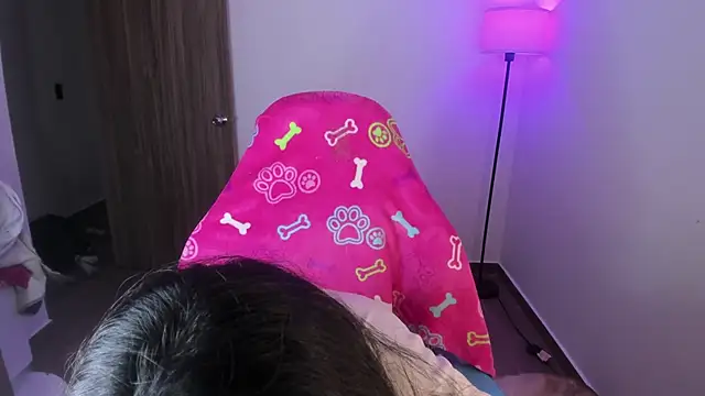 Miss Nicole online show from 11.30.25