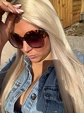 Bustyblondebabe32 online show from 03.06.25