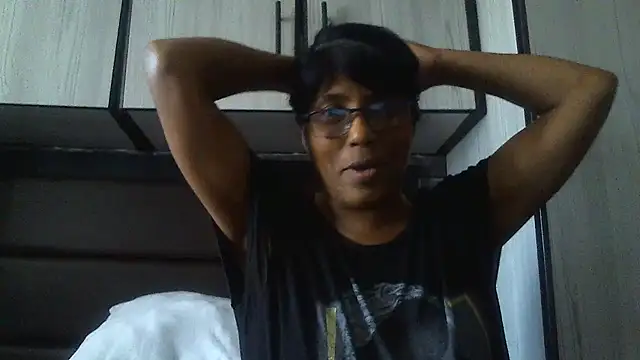 Snapshot of MsAttitude chatting on 12.12.24 MsAttitude online show from 12.12.24