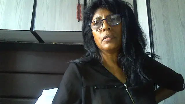Snapshot of MsAttitude chatting on 01.07.25 MsAttitude online show from 01.07.25