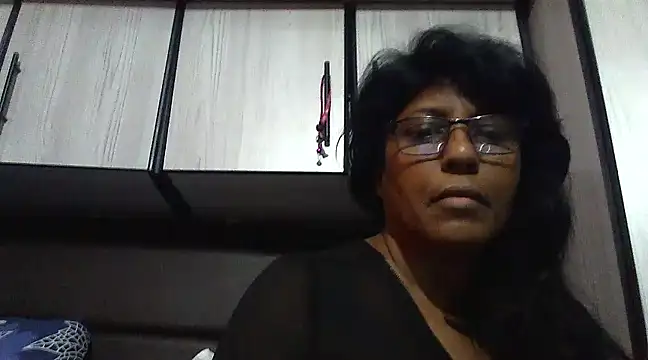 Snapshot of MsAttitude chatting on 01.12.25 MsAttitude online show from 01.12.25