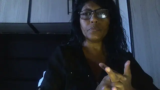 Snapshot of MsAttitude chatting on 01.18.25 MsAttitude online show from 01.18.25