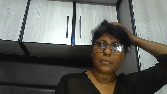 Snapshot of MsAttitude chatting on 02.04.25 MsAttitude online show from 02.04.25