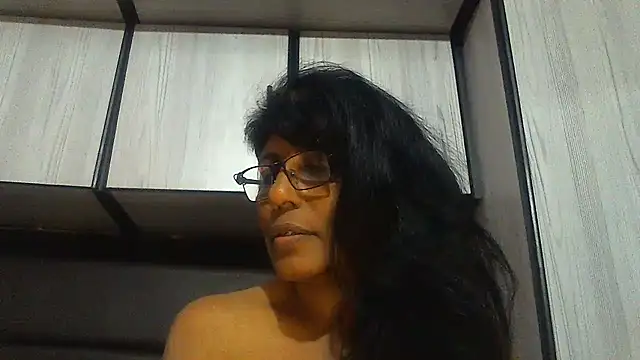 Snapshot of MsAttitude chatting on 02.06.25 MsAttitude online show from 02.06.25