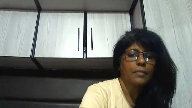Snapshot of MsAttitude chatting on 02.08.25 MsAttitude online show from 02.08.25