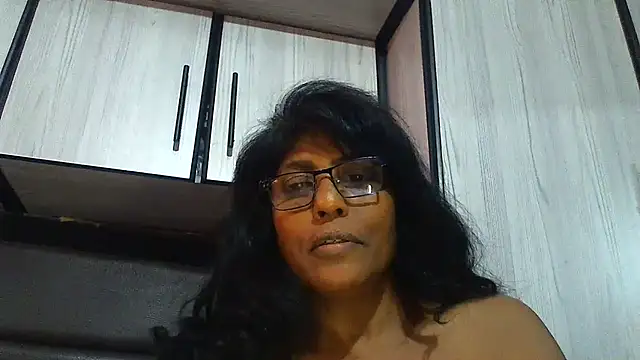 Snapshot of MsAttitude chatting on 02.10.25 MsAttitude online show from 02.10.25