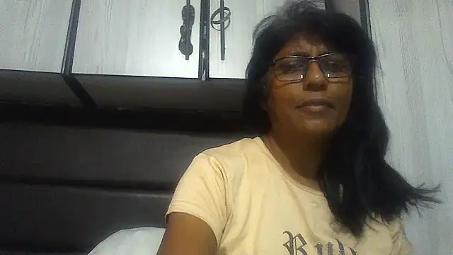 Snapshot of MsAttitude chatting on 02.18.25 MsAttitude online show from 02.18.25