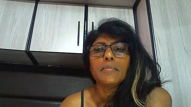 Snapshot of MsAttitude chatting on 03.04.25 MsAttitude online show from 03.04.25