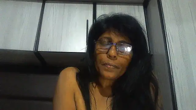 Snapshot of MsAttitude chatting on 03.07.25 MsAttitude online show from 03.07.25