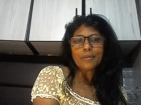 Snapshot of MsAttitude chatting on 09.09.25 MsAttitude online show from 09.09.25