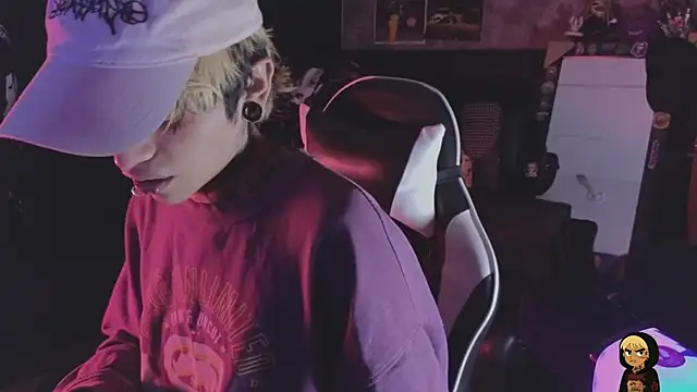 Snapshot of AcidMilo chatting on 05.15.26 AcidMilo online show from 05.15.26