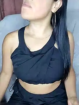 Snapshot of zhayra_rose chatting on 02.11.25 zhayra rose online show from 02.11.25