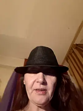 Snapshot of dominatrixredsonyja chatting on 01.18.25 dominatrixredsonyja online show from 01.18.25