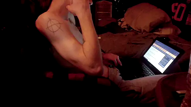 Snapshot of xxxTony999 chatting on 11.04.25 xxxTony999 online show from 11.04.25