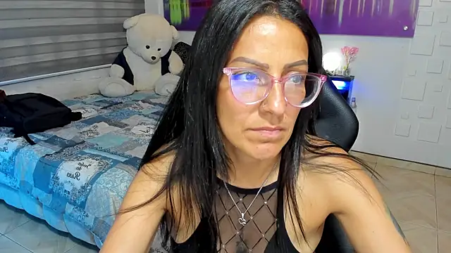 Snapshot of alma_blue chatting on 05.19.26 alma blue online show from 05.19.26