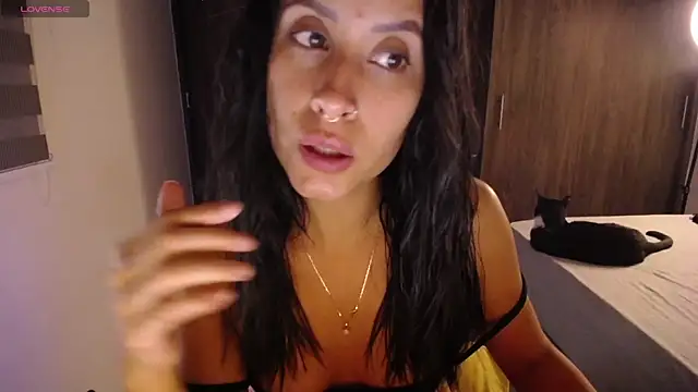 Snapshot of amyharlow_1 chatting on 04.08.26 amyharlow 1 online show from 04.08.26