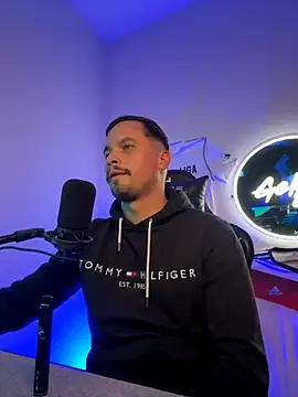 Snapshot of Jonkitzler1 chatting on 12.01.25 Jonkitzler1 online show from 12.01.25