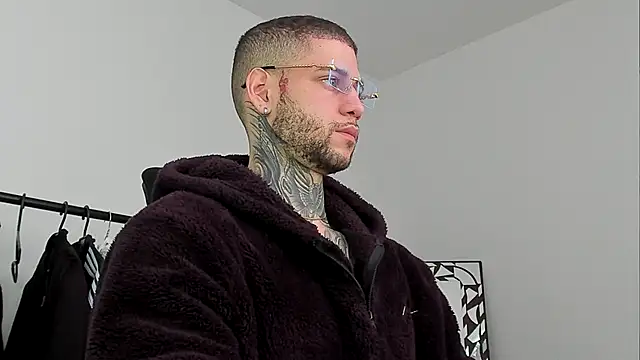  jamesleandros1 online show from 11.12.25