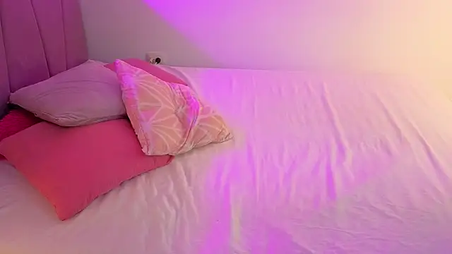 PIA STONE online show from 02.02.26