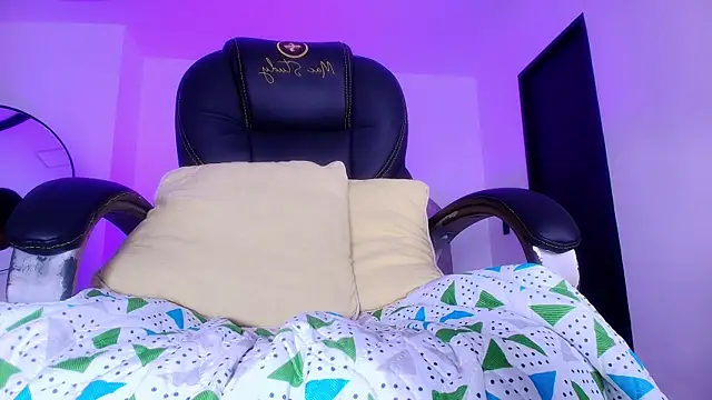 Snapshot of naomi_kyse chatting on 01.17.26 naomi kyse online show from 01.17.26