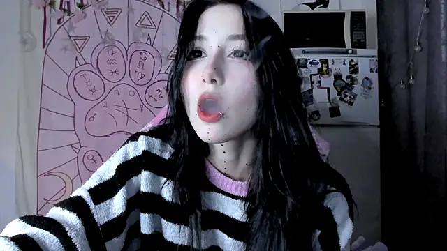 Snapshot of Holy420lolii chatting on 04.25.26 Holy420lolii online show from 04.25.26