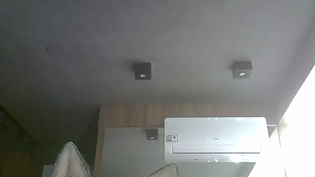 Skinny-Kitten online show from 12.22.25