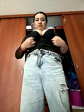 Abril Luv online show from 10.29.25