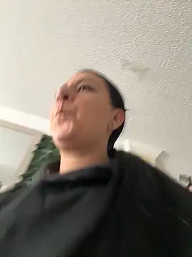 Abril Luv online show from 11.10.25