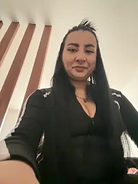 Abril Luv online show from 11.19.25