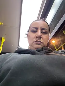 Abril Luv online show from 02.10.26