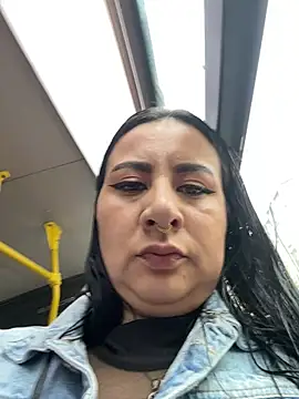 Abril Luv online show from 04.17.26