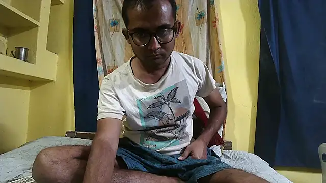 Snapshot of Cute_boy2000 chatting on 12.22.24 Cute boy2000 online show from 12.22.24