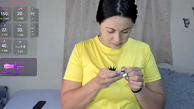 Juli Castillo8 online show from 01.27.25