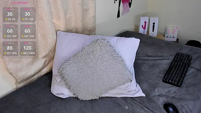 Juli Castillo8 online show from 02.10.25