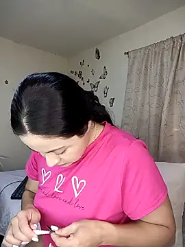 Juli Castillo8 online show from 02.12.25