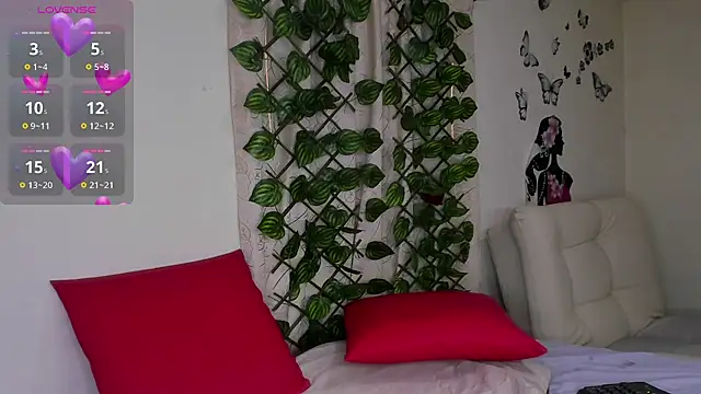 Juli Castillo8 online show from 10.02.25