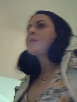 Juli Castillo8 online show from 10.30.25