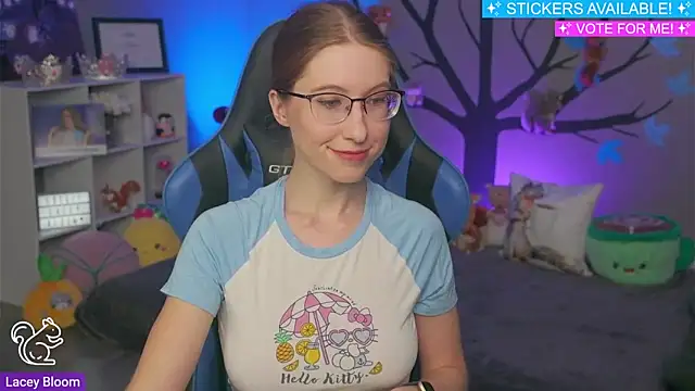 Snapshot of TheLaceyBloom chatting on 01.09.25 TheLaceyBloom online show from 01.09.25