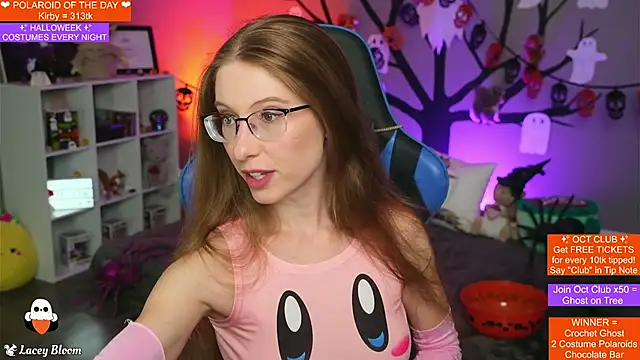 Snapshot of TheLaceyBloom chatting on 10.27.25 TheLaceyBloom online show from 10.27.25