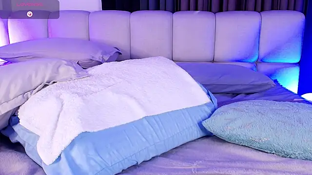 Snapshot of sweetieluna01 chatting on 04.18.26 sweetieluna01 online show from 04.18.26