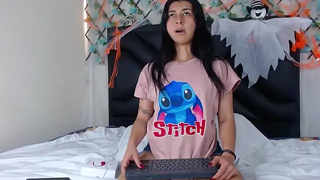 EmmaWilliamss online show from 10.24.25